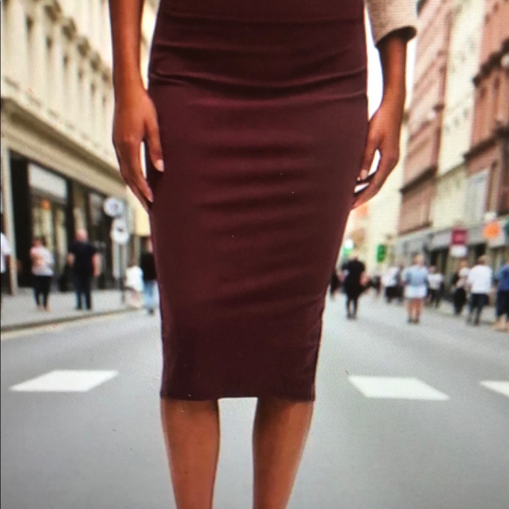 Lululemon Nulu Slim-Fit High-Rise Skirt in Garnet Sz 8